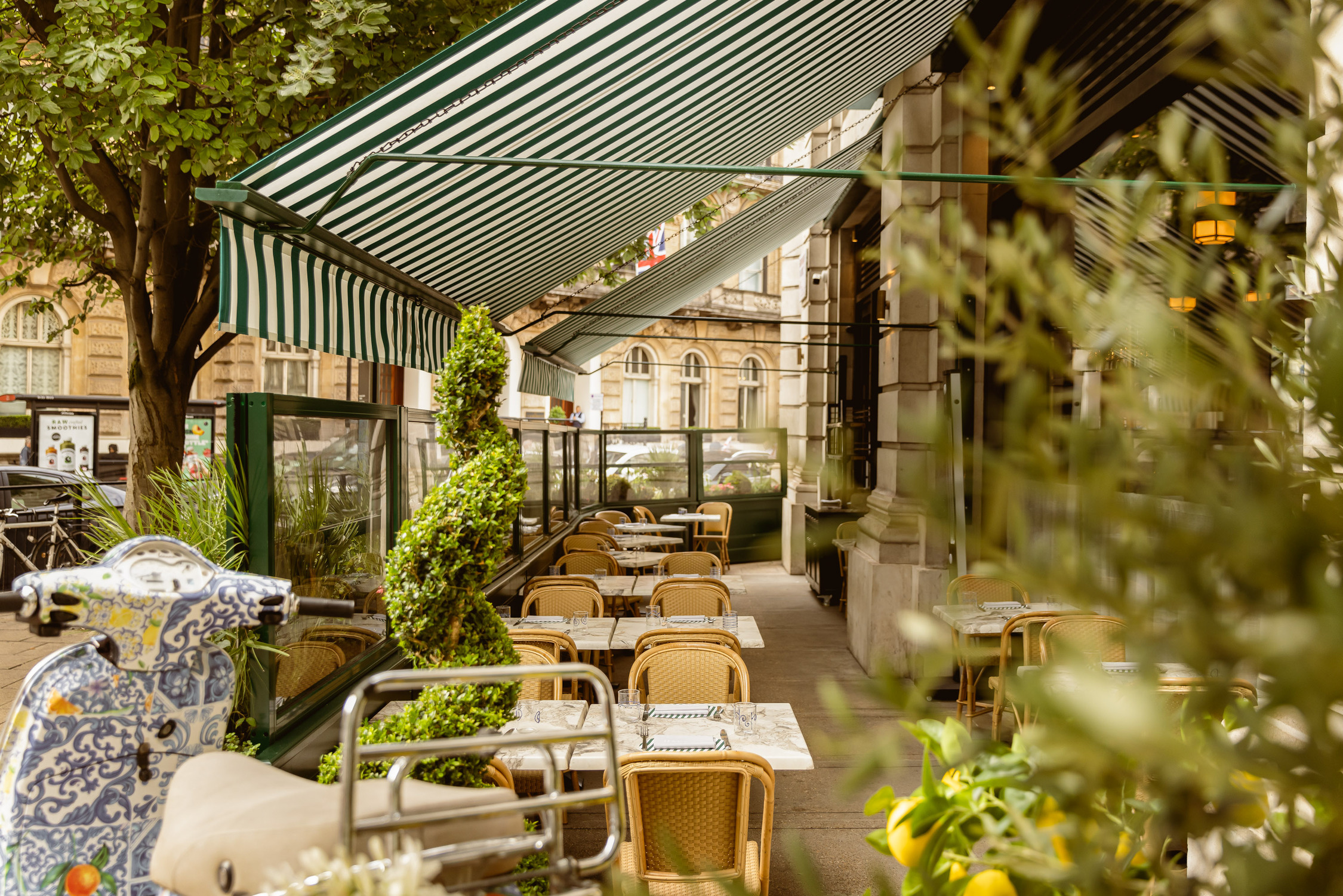 outdoor terrace at harry's victoria