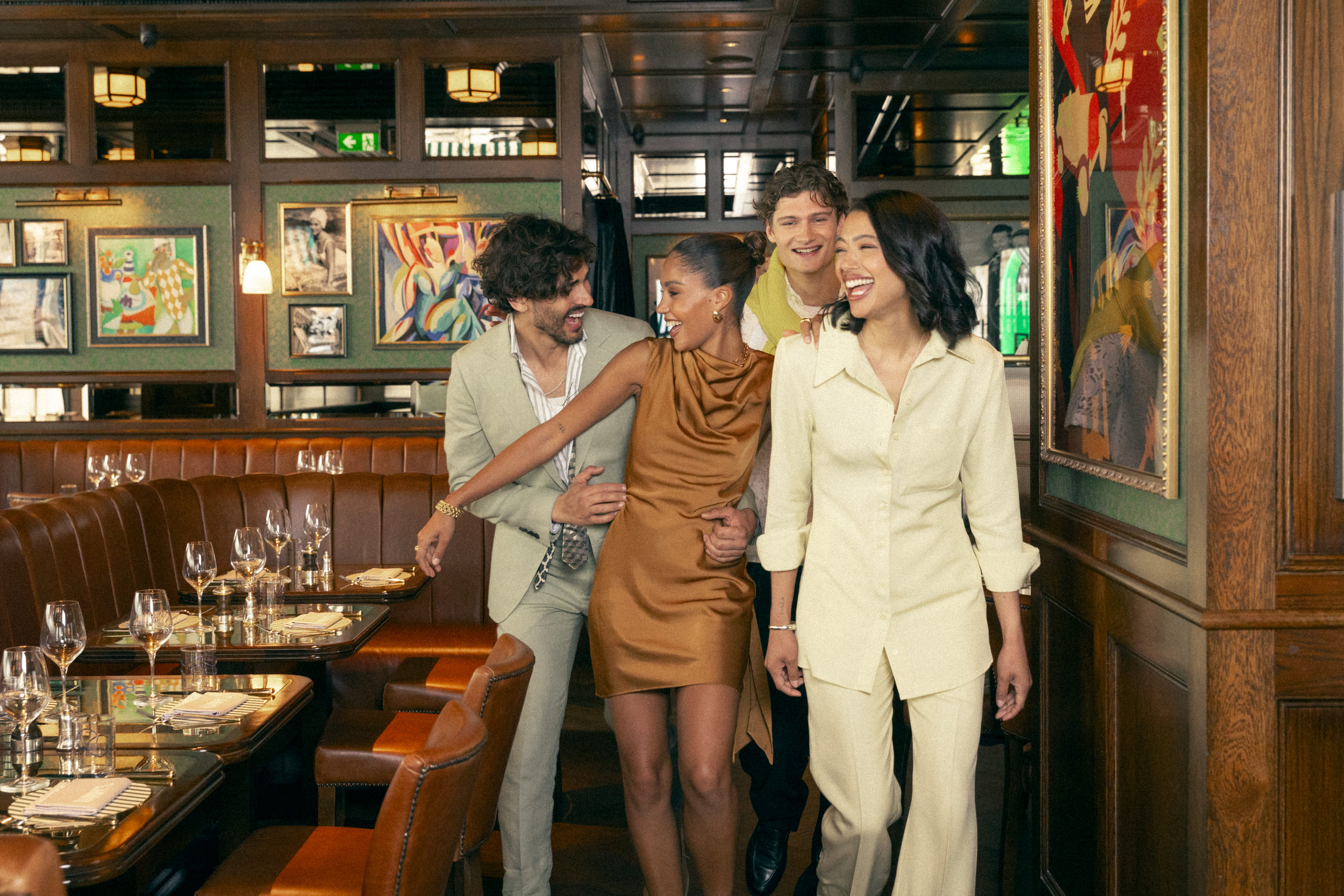 guests enjoying harrys restaurant