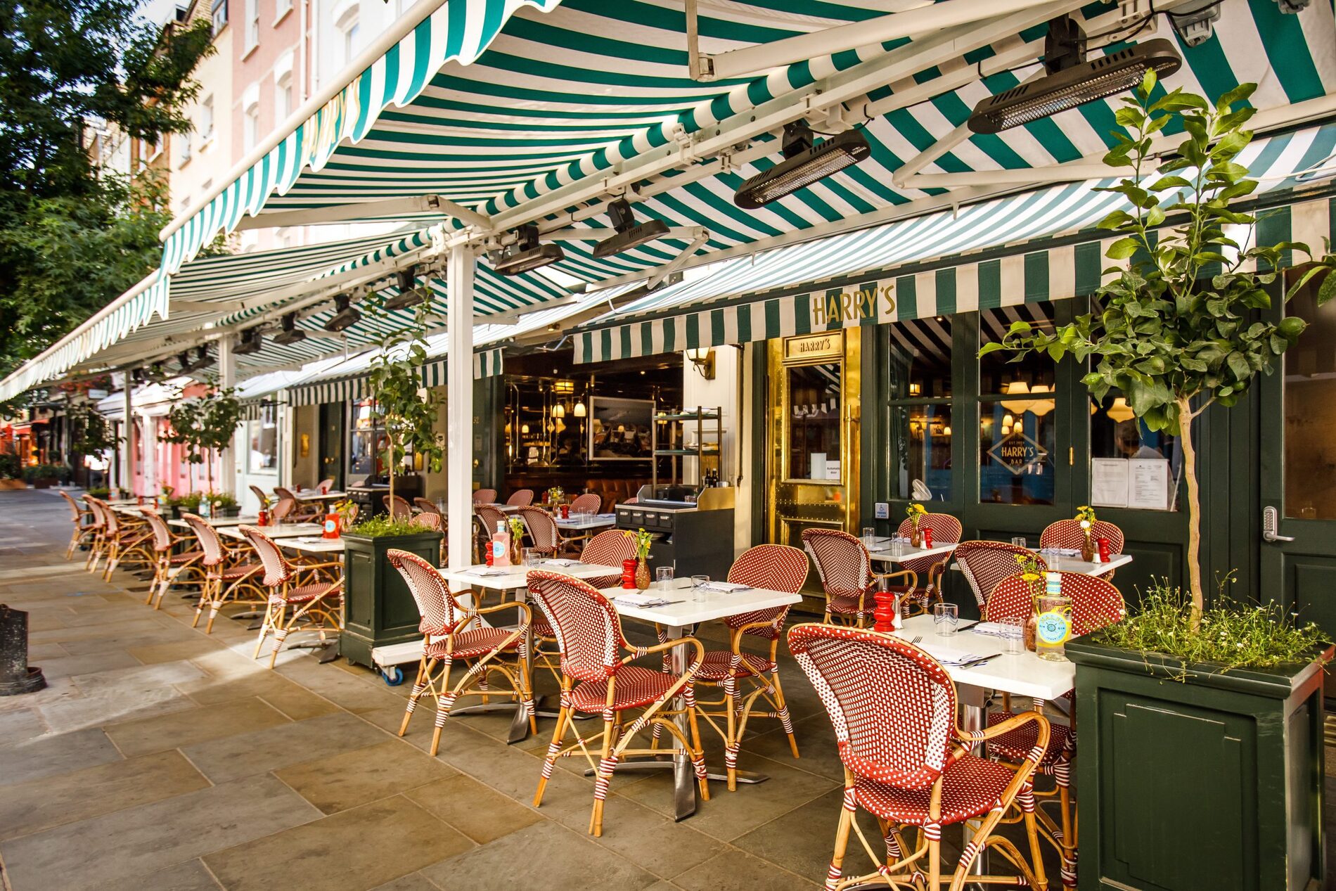 exterior of harry's, italian restaurant marylebone